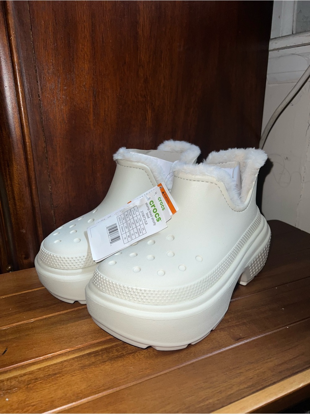 NWT Womens Crocs Stomp Limited Edition Classic Lined Platform Clog - Cream